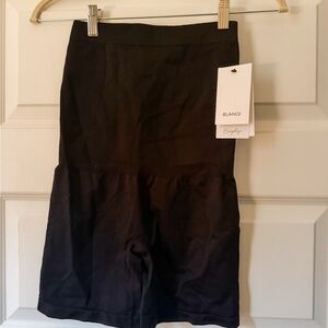 NWT BLANQI high-waist postpartum girl short, black, M